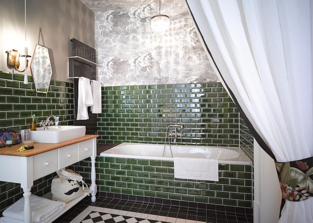 One-Bedroom Apartment with Balcony - 2B